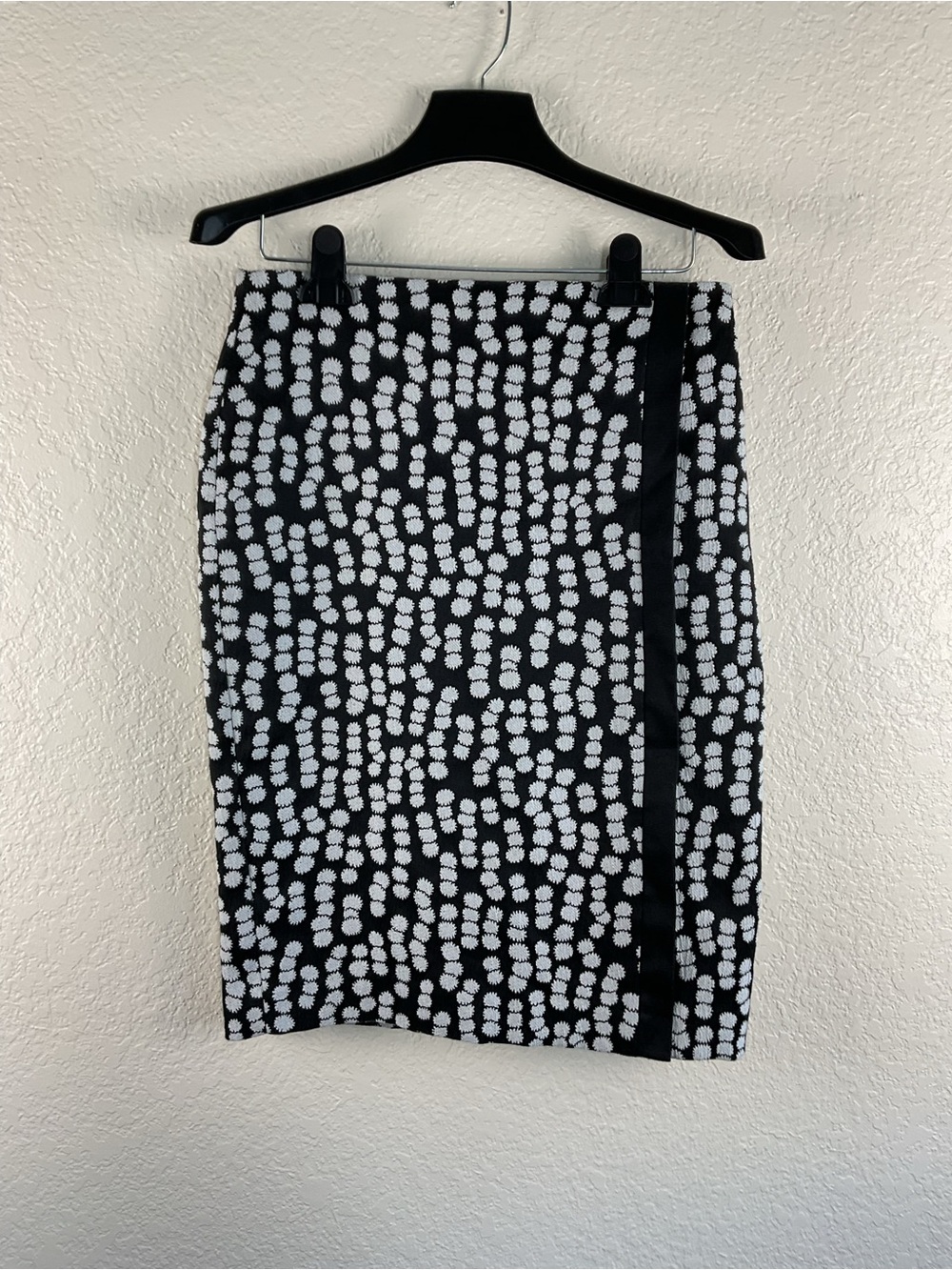 Ann Taylor Black White Textured Pencil Skirt Size 6 Lined Career Office Classic
